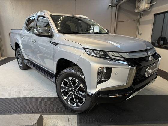 MITSUBISHI L200 TRITON 2.4 16V TURBO DIESEL SPORT HPE-S CD 4P 4X4 AUTOMÁTICO
